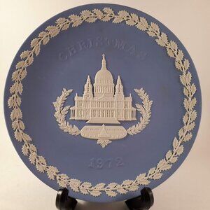 1972 St.Paul's cathedral christmas plate 8 inches plate with box